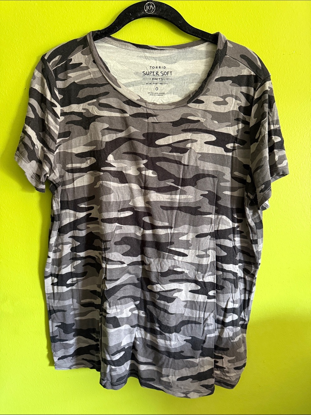 Torrid Super Soft Stretch Black & Gray Camo Camouflage Tee Size 0/L/12